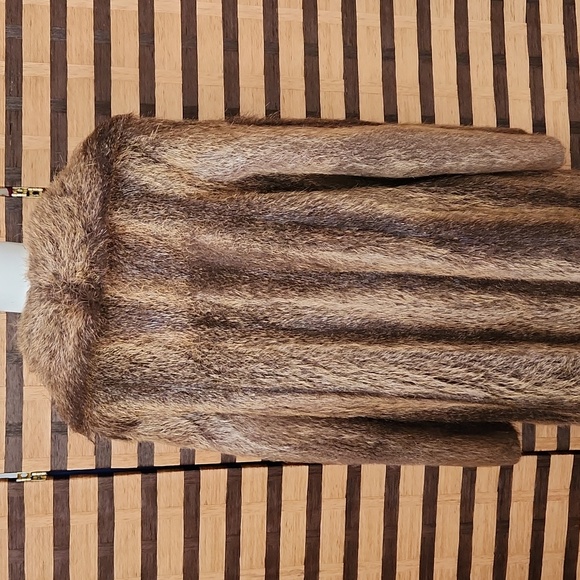 Coyote long fur coat - Picture 7 of 10